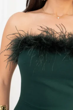 Vestido Ceñido Plumas